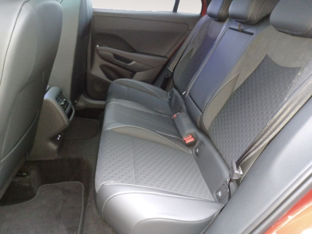 Fahrzeugabbildung Volkswagen T-Roc 1.5 eTSI DSG R-Line Black Style, AHZV uvm.