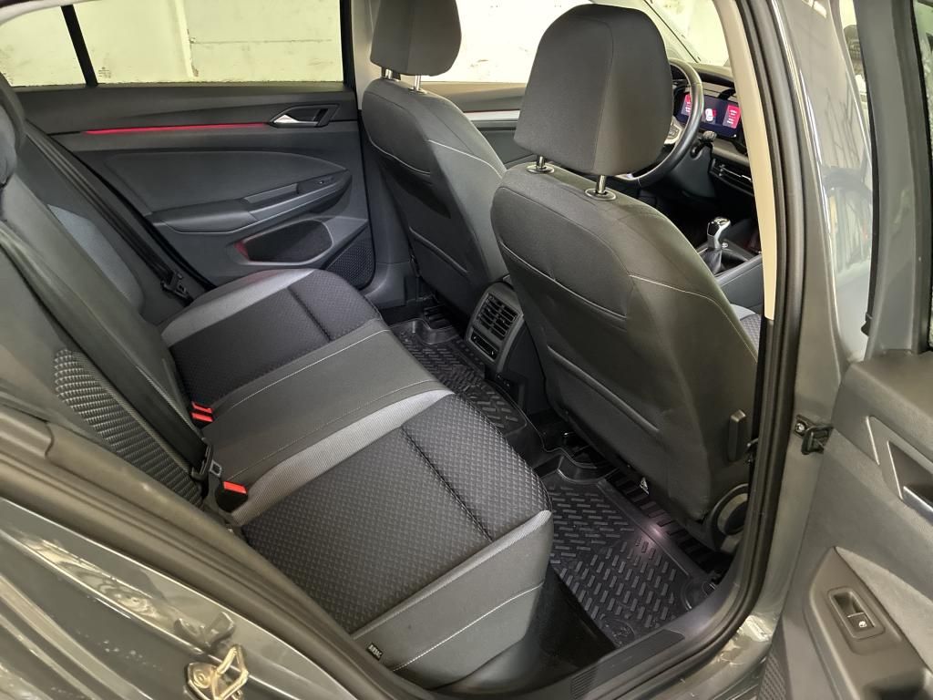 Fahrzeugabbildung Volkswagen Golf VIII TSI Active Standhzg. LEDplus Navi HUD