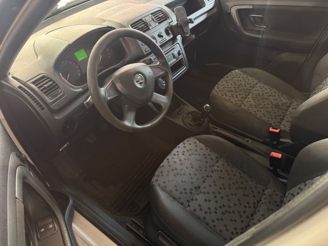 SKODA Roomster Roomster Praktik 1.6l*KLIMA*AHK*PDC*TÜV 02/2028* - Bild 18