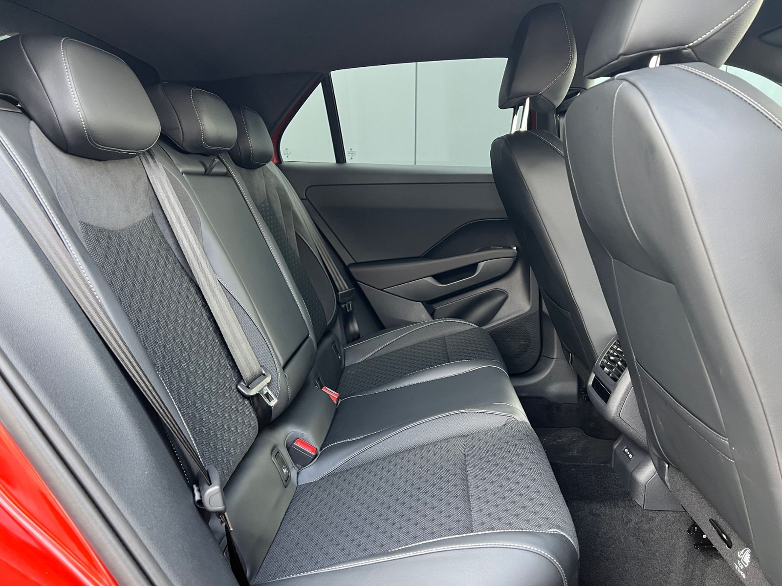 Fahrzeugabbildung Volkswagen T-Roc R-Line 1.5 eTSI DSG *Neues Modell, AHK, Bl