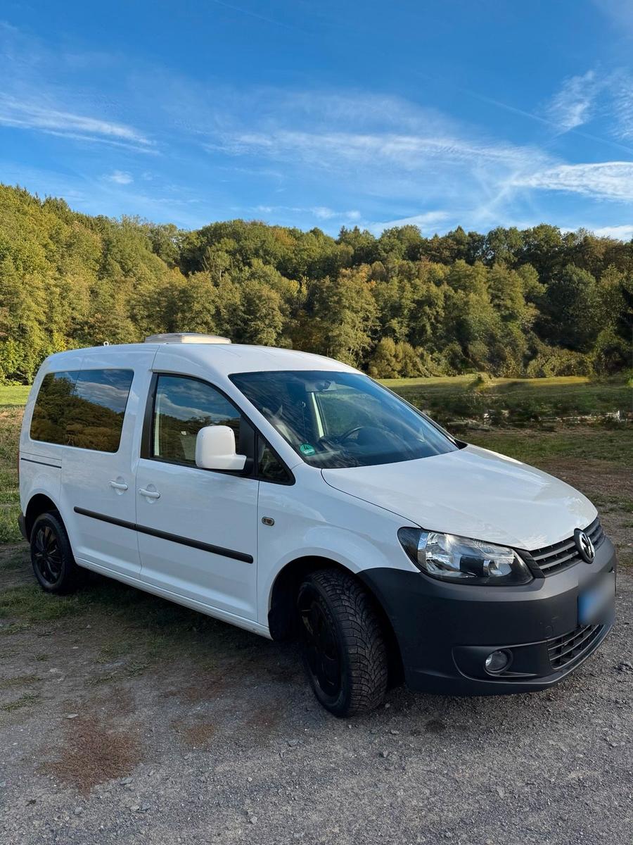 Volkswagen Caddy 2011 — rear view