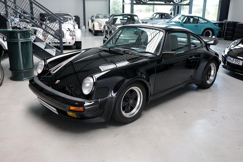 Porsche 930