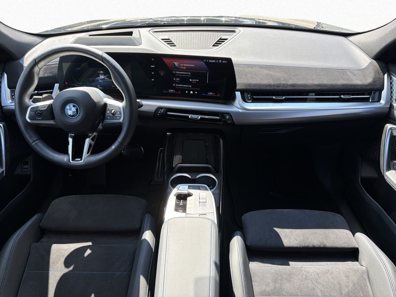 BMW iX2 - Bild 17