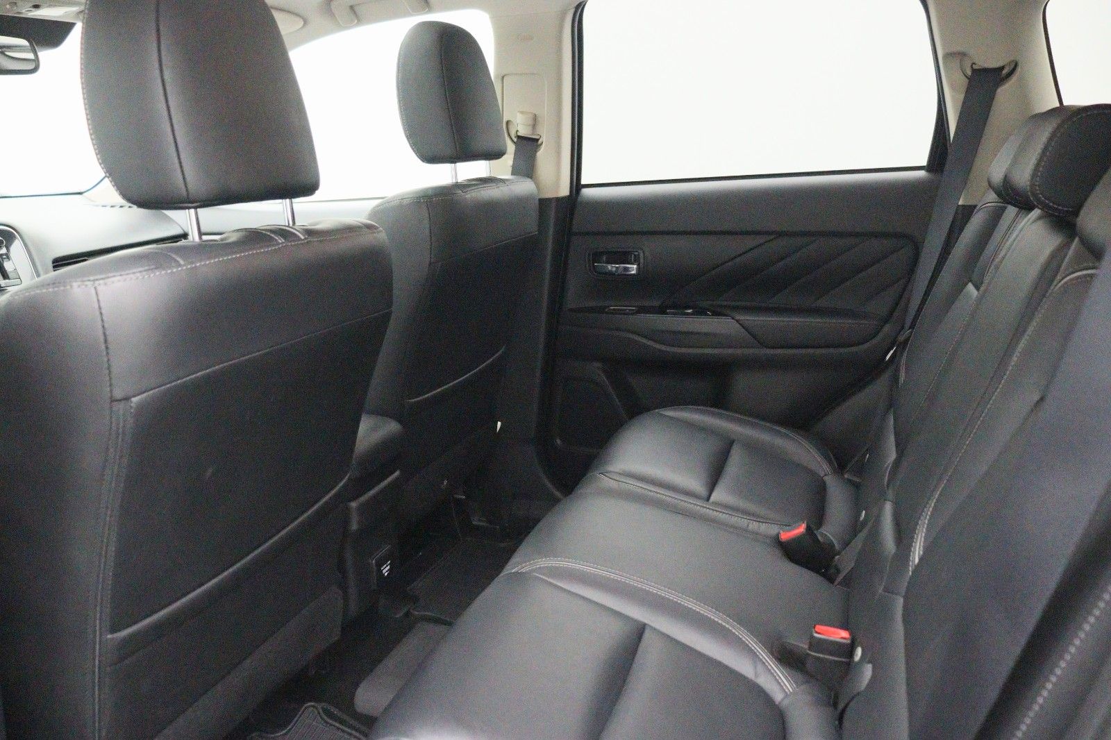 Fahrzeugabbildung Mitsubishi Outlander PHEV TOP 2.0 Fahrassistenz-Paket 4WD