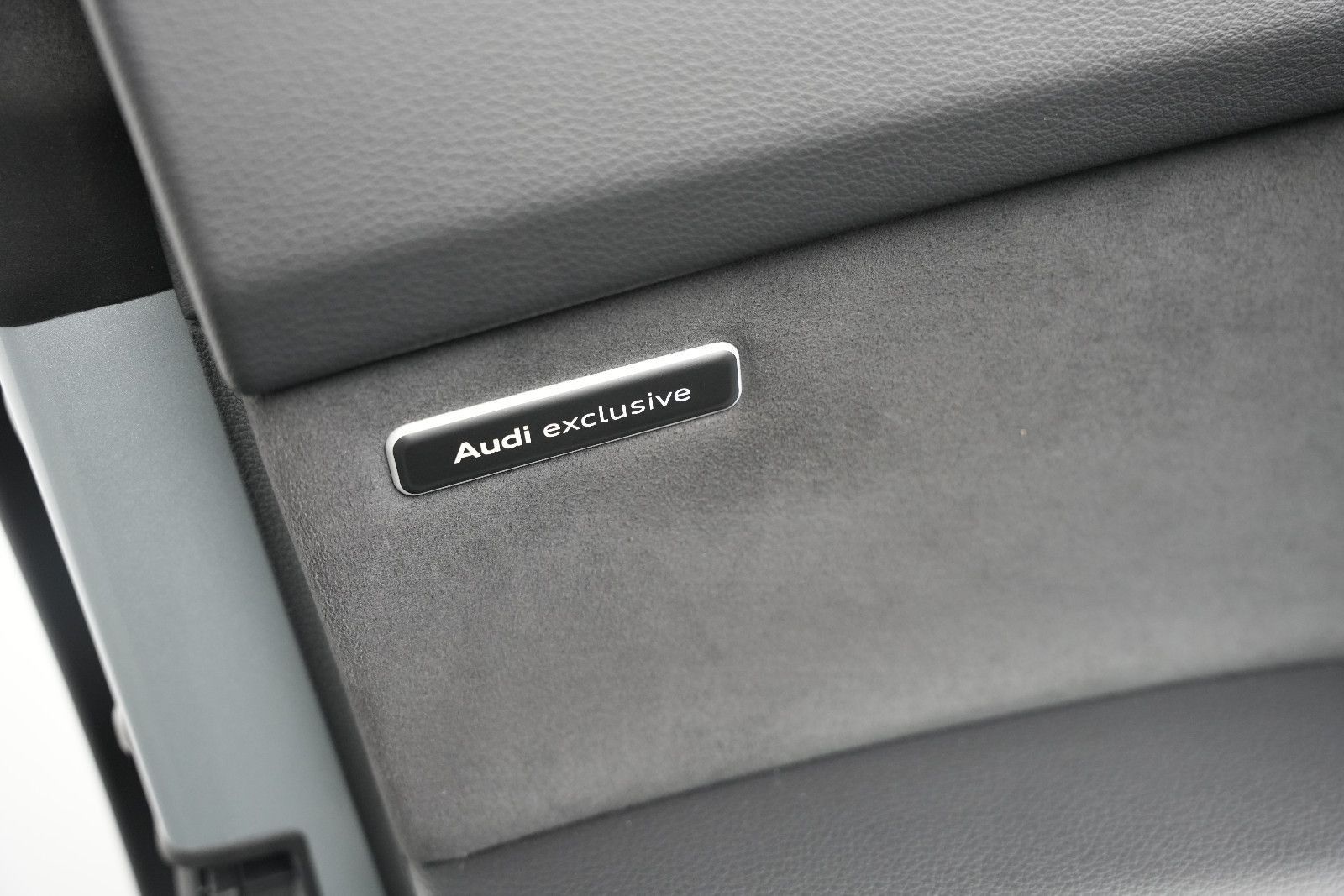 Fahrzeugabbildung Audi SQ8 4.0 TFSI quattro/EXCLUSIVE/ALCANTARA/BLACK