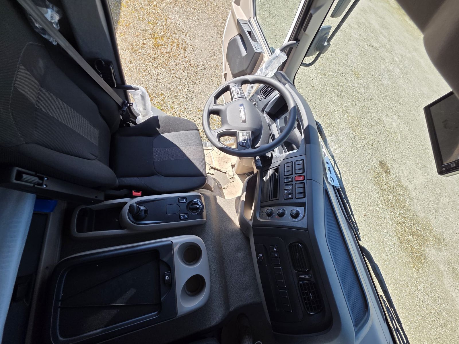 Fahrzeugabbildung DAF FA XB 310 19t Junge Pritsche-Schiebeplane