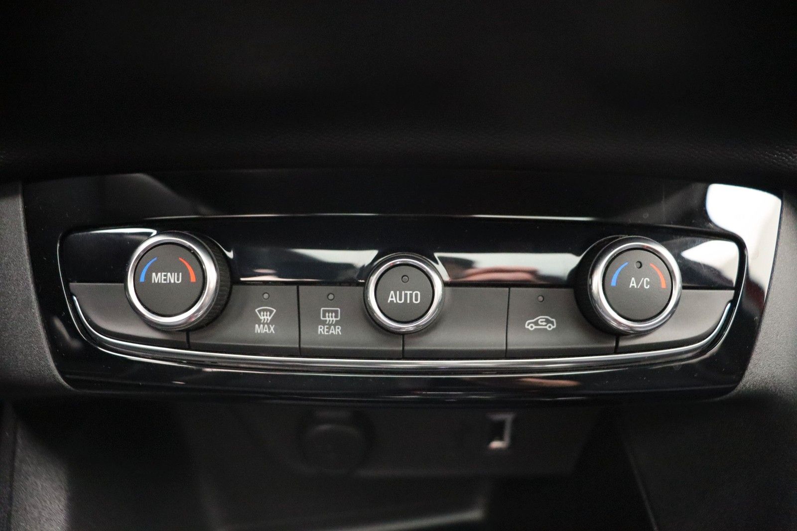 Fahrzeugabbildung Opel Corsa-e F First Edition IntelliLux Panorama PDC