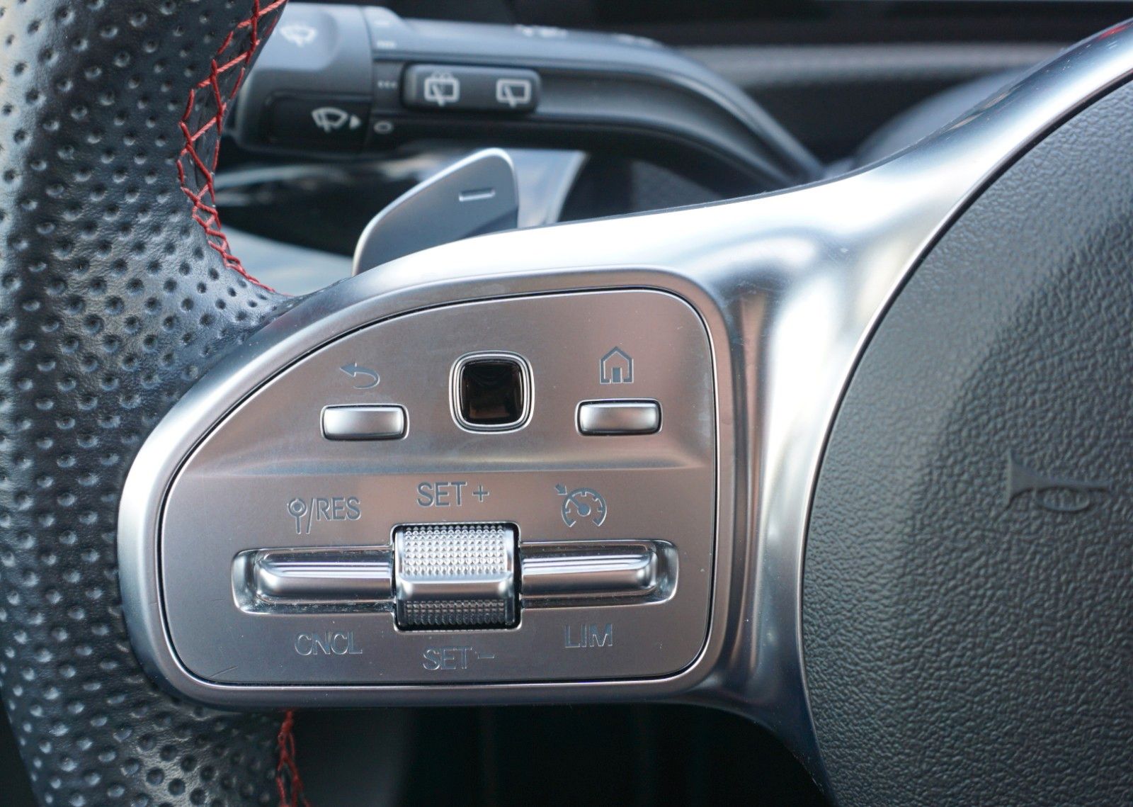 Fahrzeugabbildung Mercedes-Benz A 200 AMG Line,Navi, Keyless,Night-Pak,Panorama