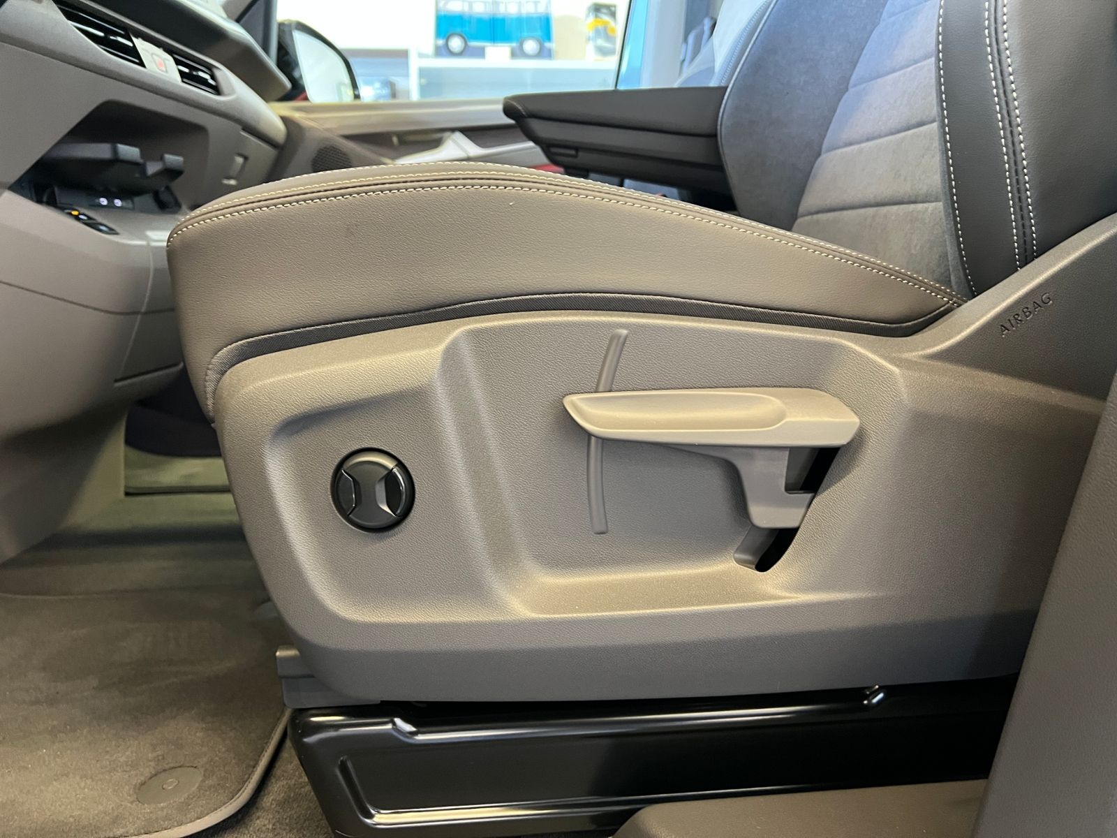 Fahrzeugabbildung Volkswagen T7 Multivan Style 2.0 TDI DSG *AHK, IQ.Light, Pa