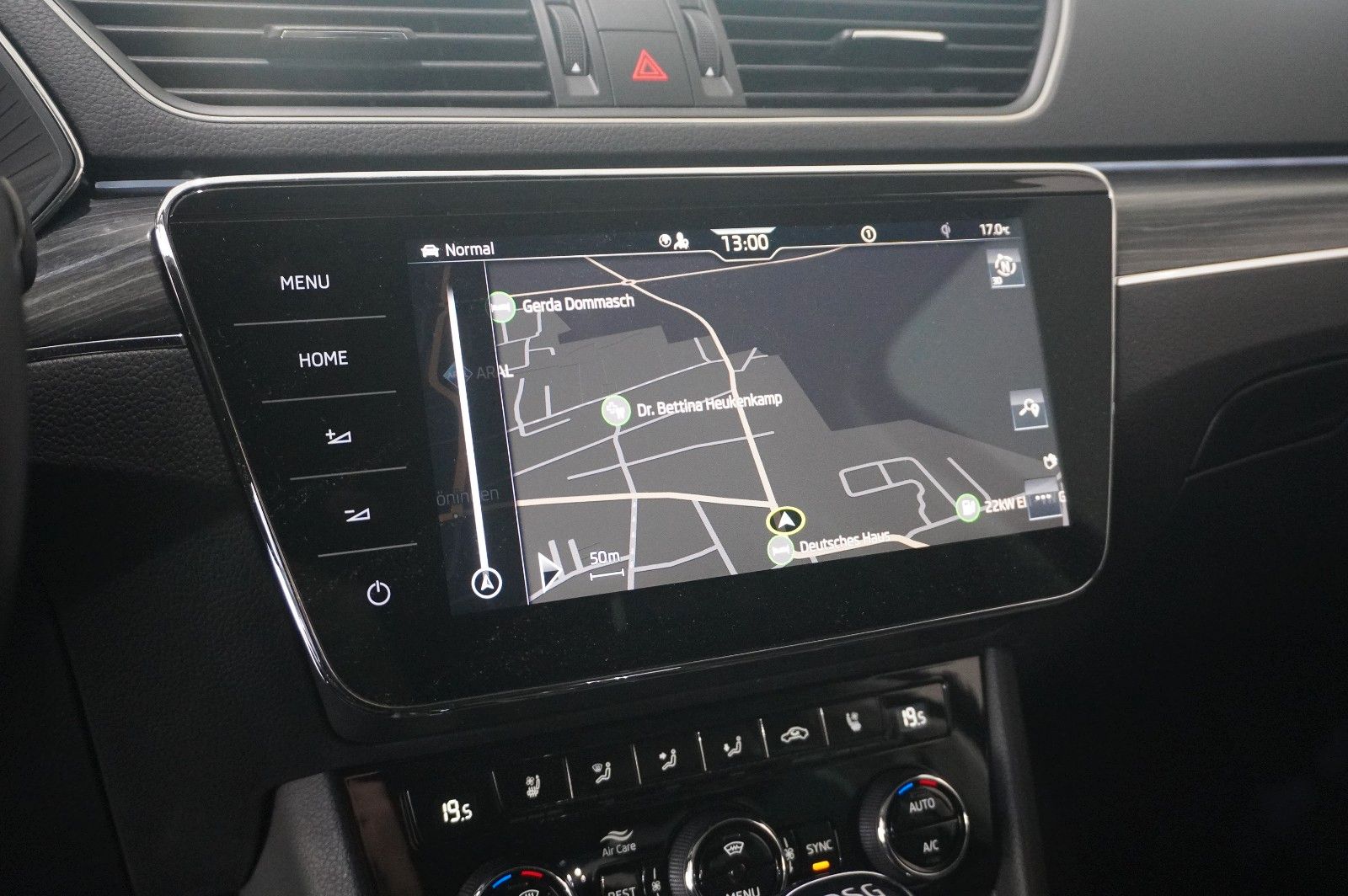 Fahrzeugabbildung SKODA Superb Combi 2.0D PREMIUM 4X4 NAVI/LED/360°/AHK