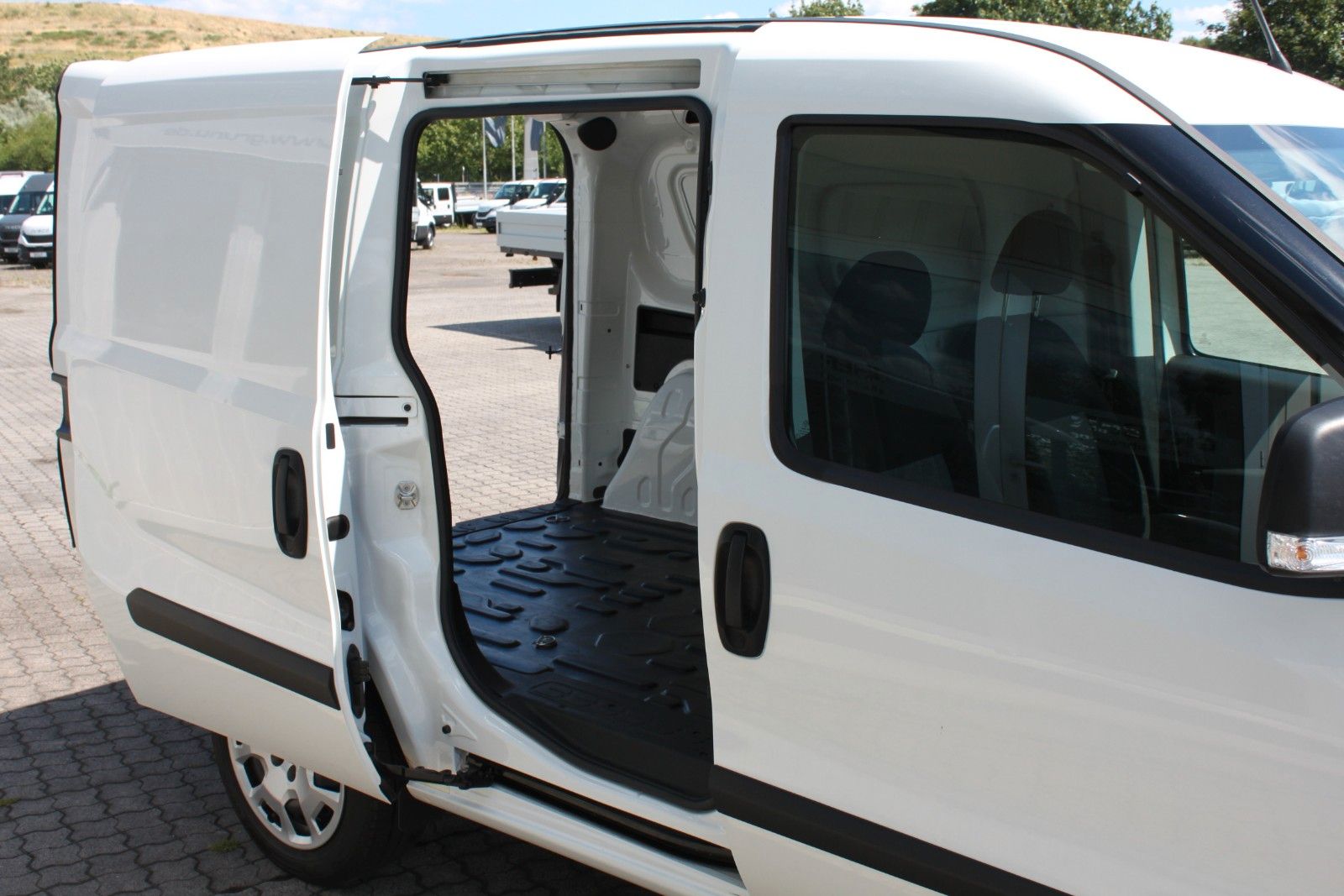 Fahrzeugabbildung Fiat Doblò SX Klima/Navi/Sitzheizung