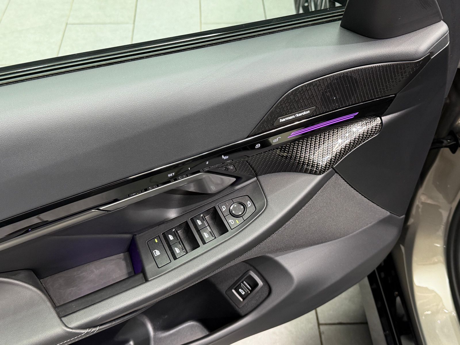 Fahrzeugabbildung BMW 520i M SPORT|H&K|360°|INDIVIDUAL|GESTIK|SHADOW