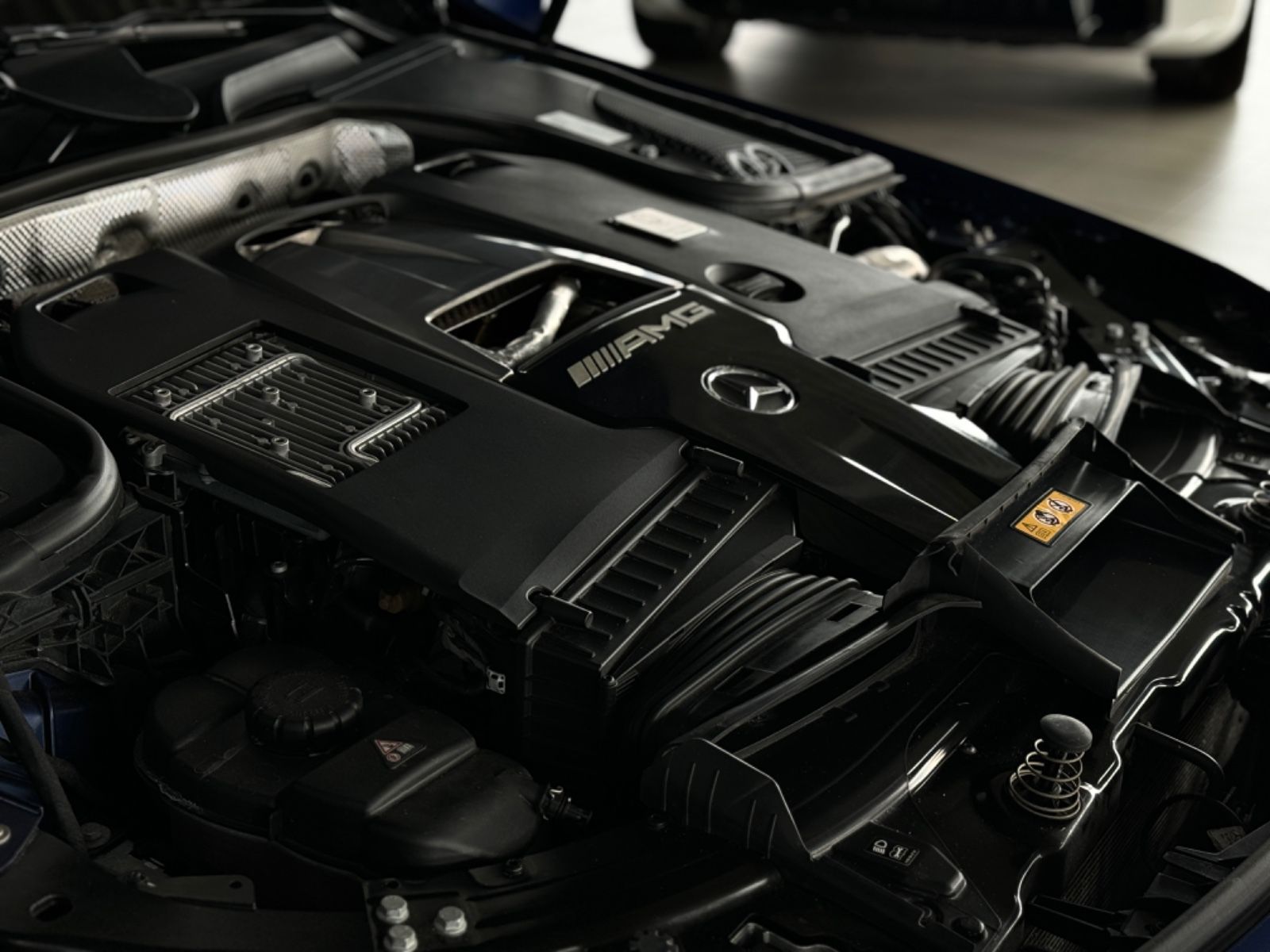 Fahrzeugabbildung Mercedes-Benz AMG GT 63 S 4Matic+ High-Class Fond 3D Burm Voll