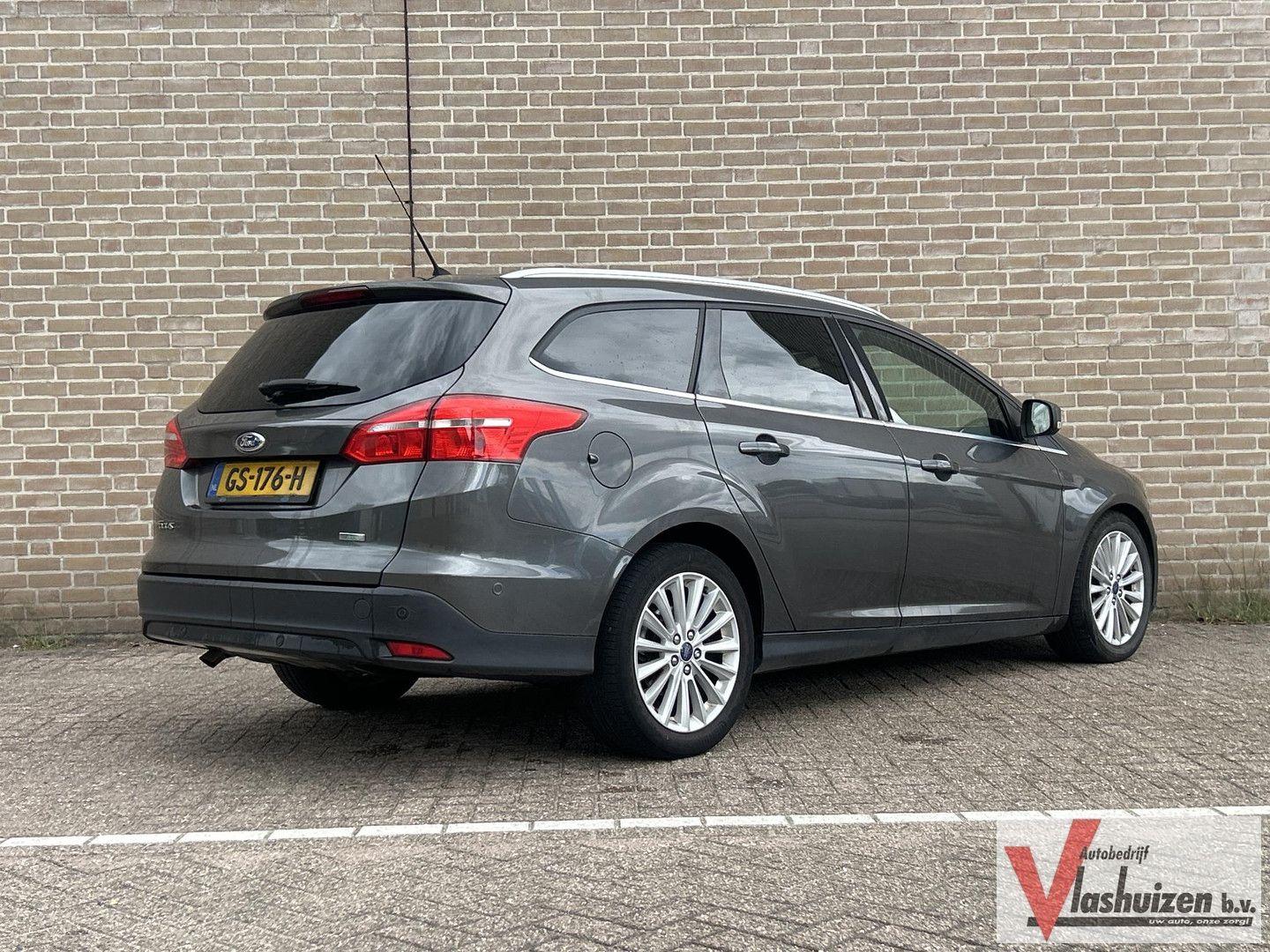 Ford Focus 2015 — rear view