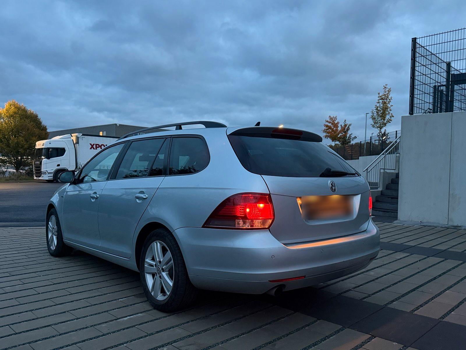 Volkswagen Golf 2013 — interior