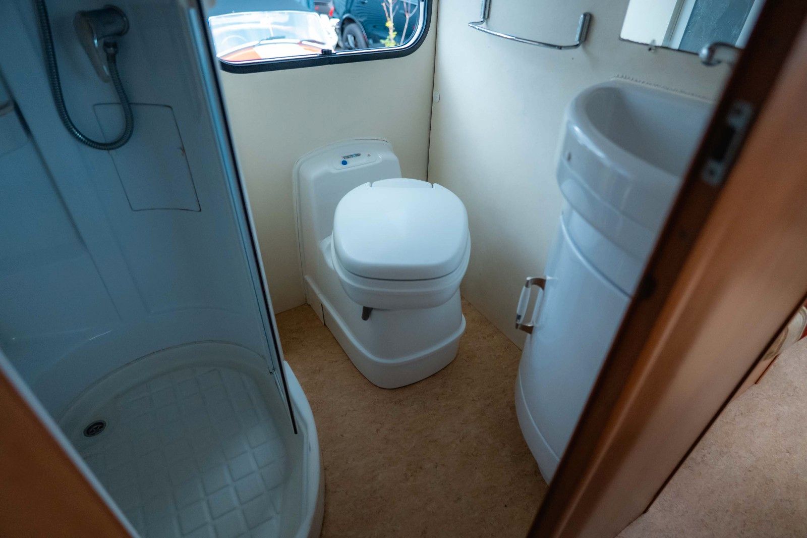 Fahrzeugabbildung Fiat Ducato Orange Camp *6 Schlafplätze*Markise*