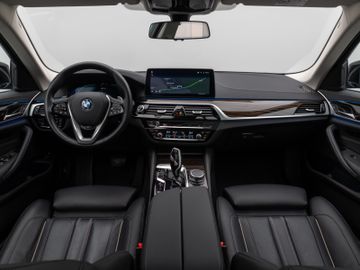Fahrzeugabbildung BMW 530e xD Tour Luxury Line ACC HUD Pano Laser 360°