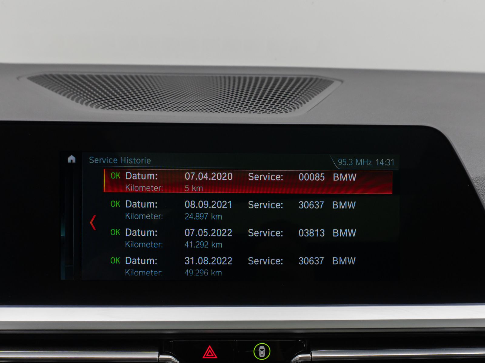 Fahrzeugabbildung BMW 320d Panorama HiFi PDC LED Geschwindigkeitsreg