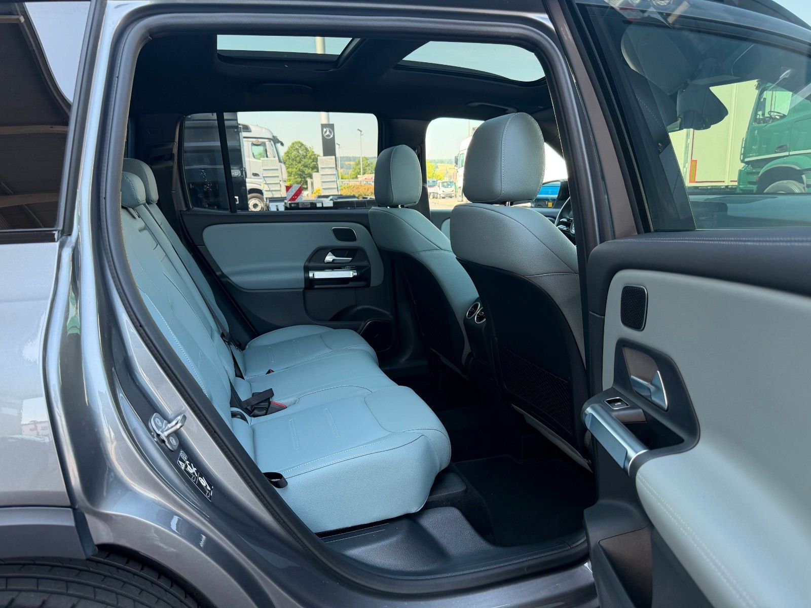 Fahrzeugabbildung Mercedes-Benz GLB 250 4M AMG Night+Pano+Burm+360°+Keyless+20"