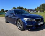 BMW 530i Touring A - - BMW 530 mit Benzin-Antrieb: Blau