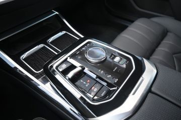 Fahrzeugabbildung BMW 740d xDrive *B&W*MASS*LUFT*360°*M-PKT PRO*21"*