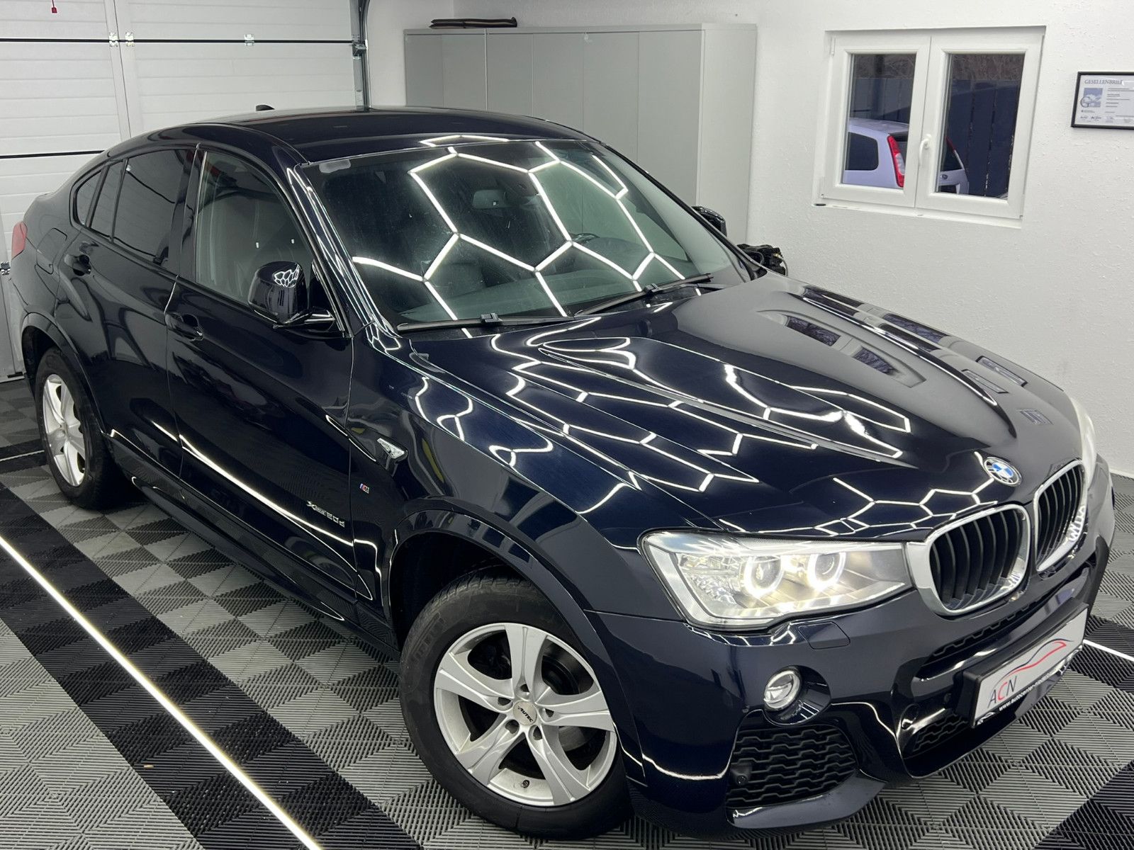 Fahrzeugabbildung BMW X4 xDrive 20 d M SPORT PAKET/LEDER/NAVI/KAMERA