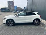 Mercedes-Benz GLA 180 - pano / navi / cruise / automatic - : Automatic
