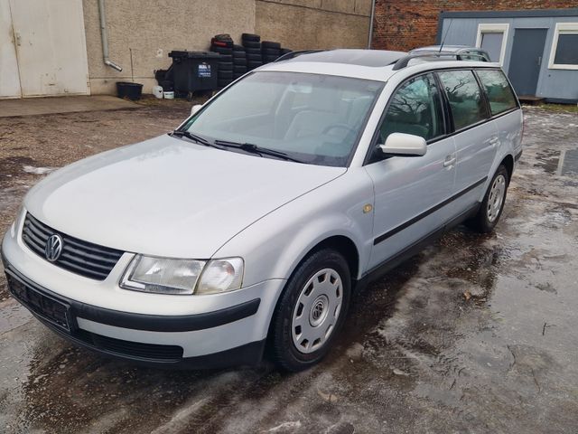 Volkswagen Passat 1.8 ! Kombi ! Kein Tüv !