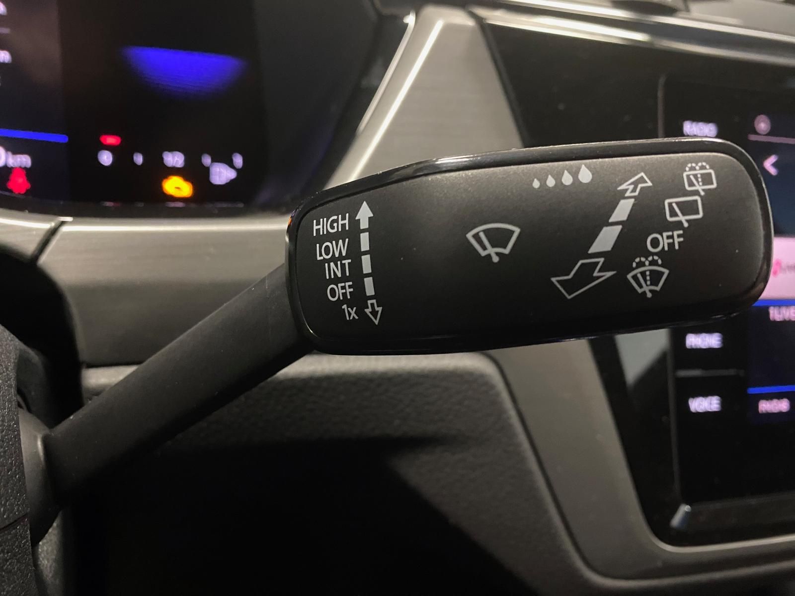 Fahrzeugabbildung Volkswagen Touran 1.5 TSI R-LINE COMFORTLINE DSG+ACC+AHK
