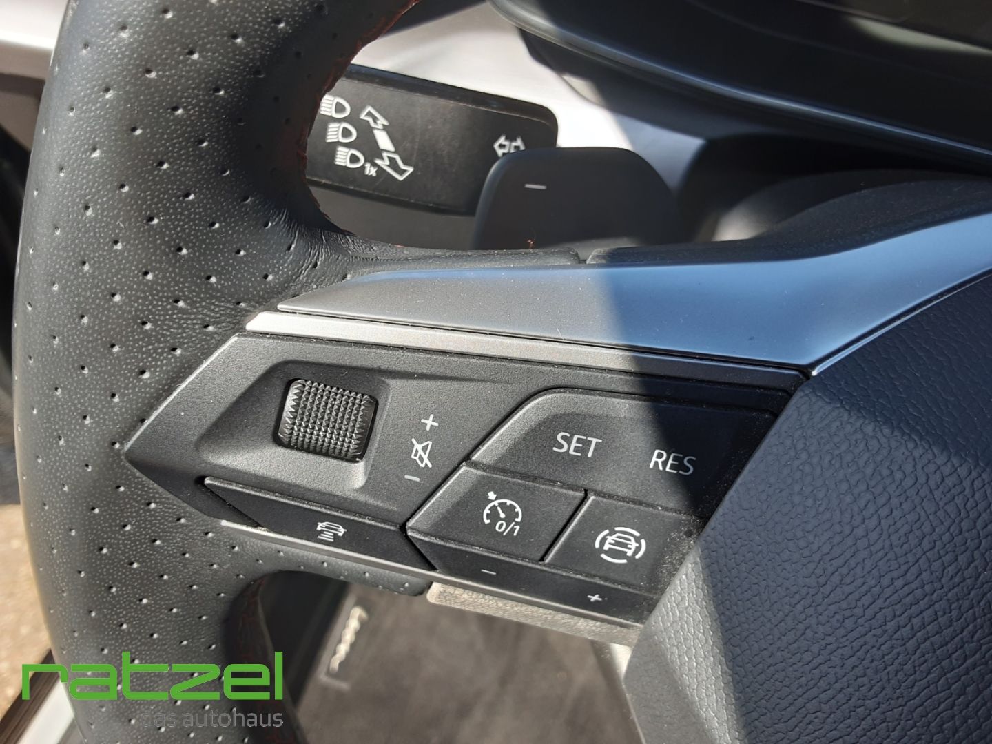 Fahrzeugabbildung SEAT Leon 1.5e TSI FR LED ACC elektr. AHK Navi dig. C