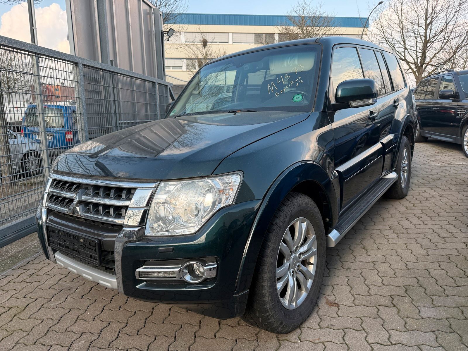 MITSUBISHI Pajero