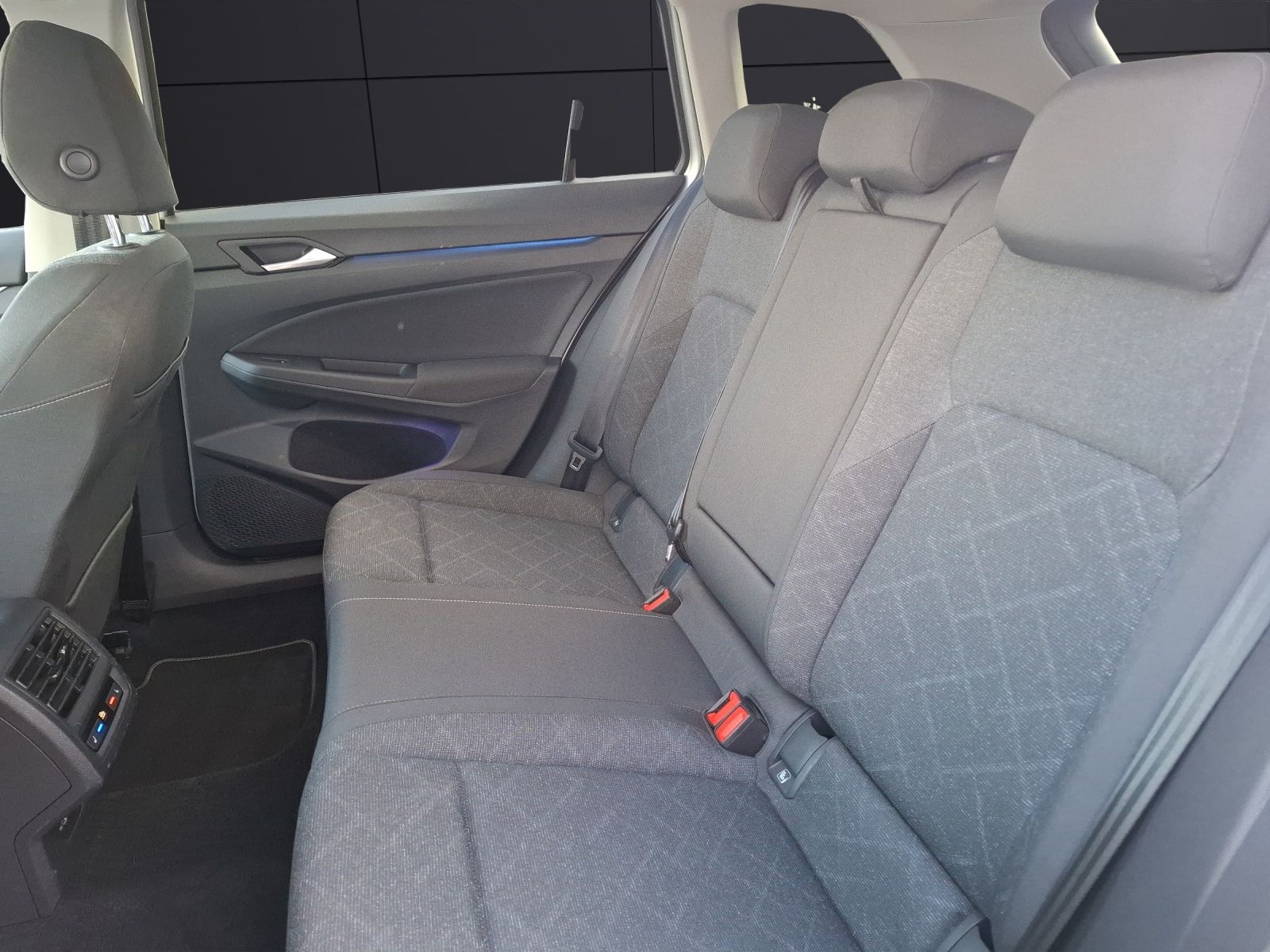 Fahrzeugabbildung Volkswagen Golf VIII Variant TSI Standhzg Kamera ACC LED Na