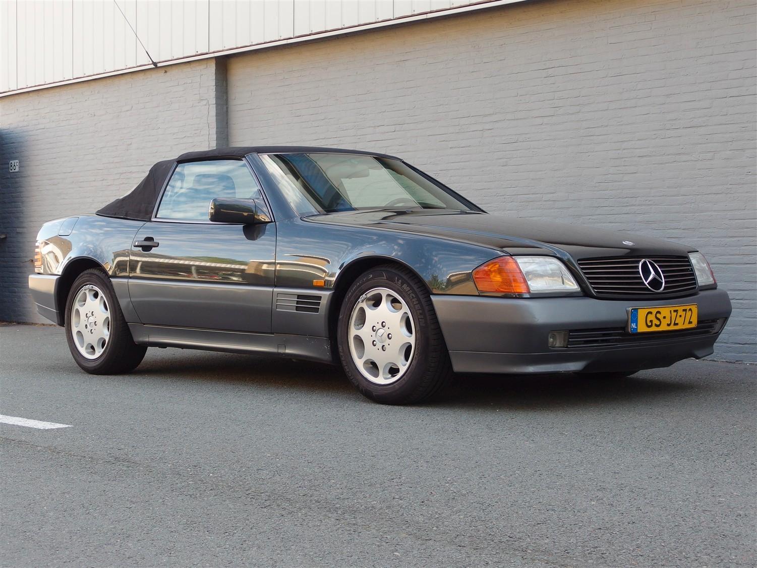 Mercedes-Benz SL 300 (2 Vorbesitzer & Schaltbetriebe)