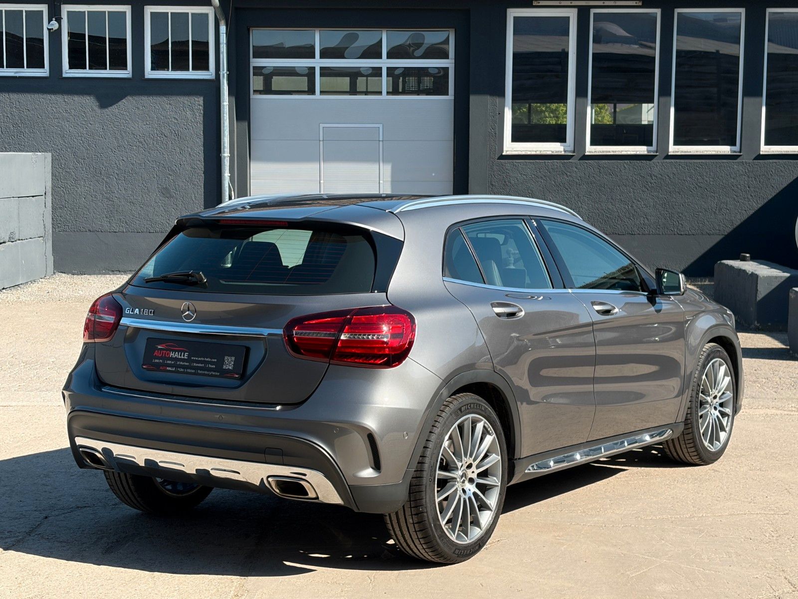 Fahrzeugabbildung Mercedes-Benz GLA 180 Urban Edition SHZ TEMP CAM NAVI BT LED