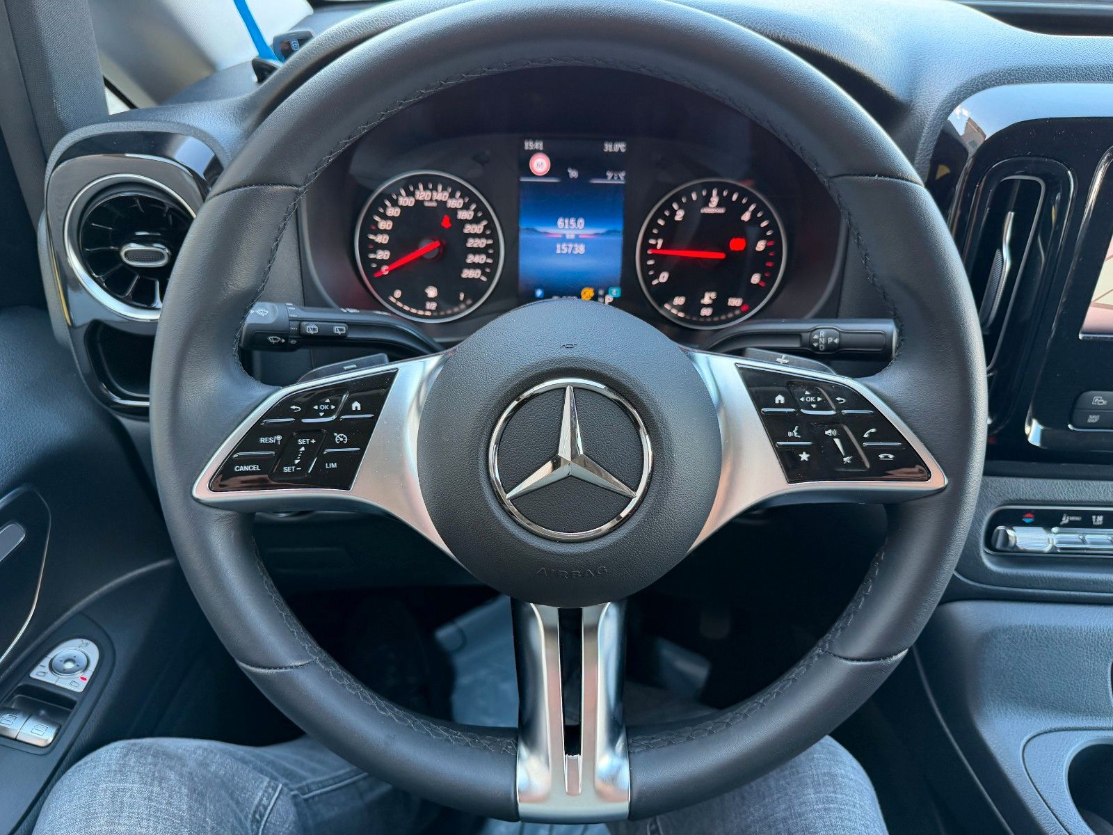 Fahrzeugabbildung Mercedes-Benz Vito 116 CDI 9G Tourer AHK2,5to LED