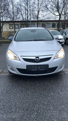 Opel Astra J Sports Tourer Edition