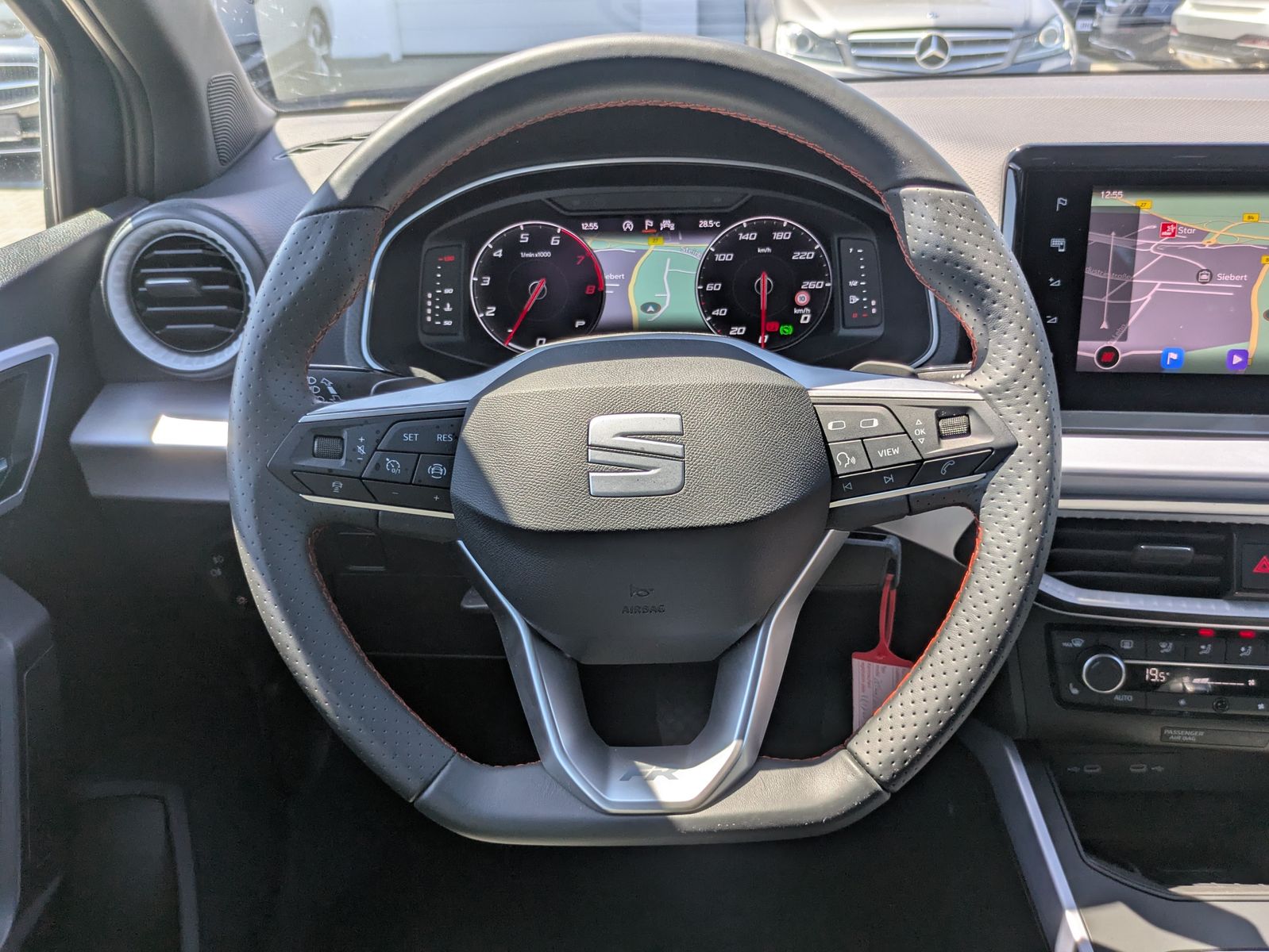 Fahrzeugabbildung SEAT Arona 1.0 TSI FR DSG AHK*ACC*LED*APP*DAB*KAMERA