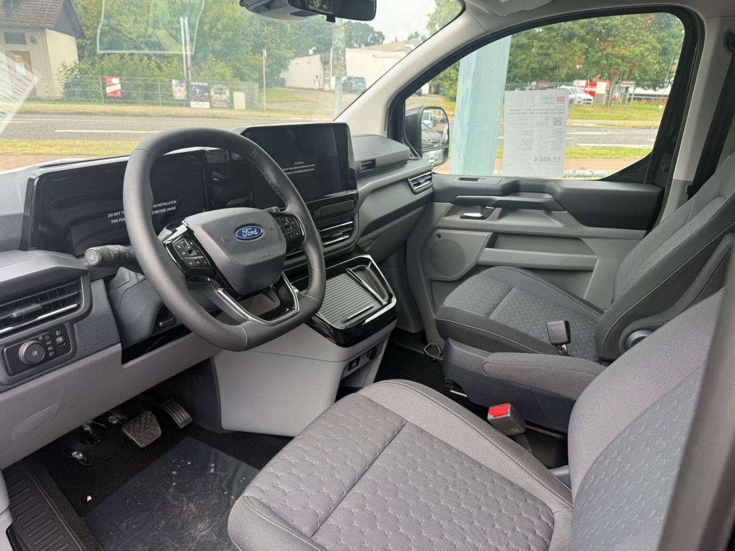 Fahrzeugabbildung Ford Tourneo Custom 320 L1 Titanium FWD ACC LED Navi