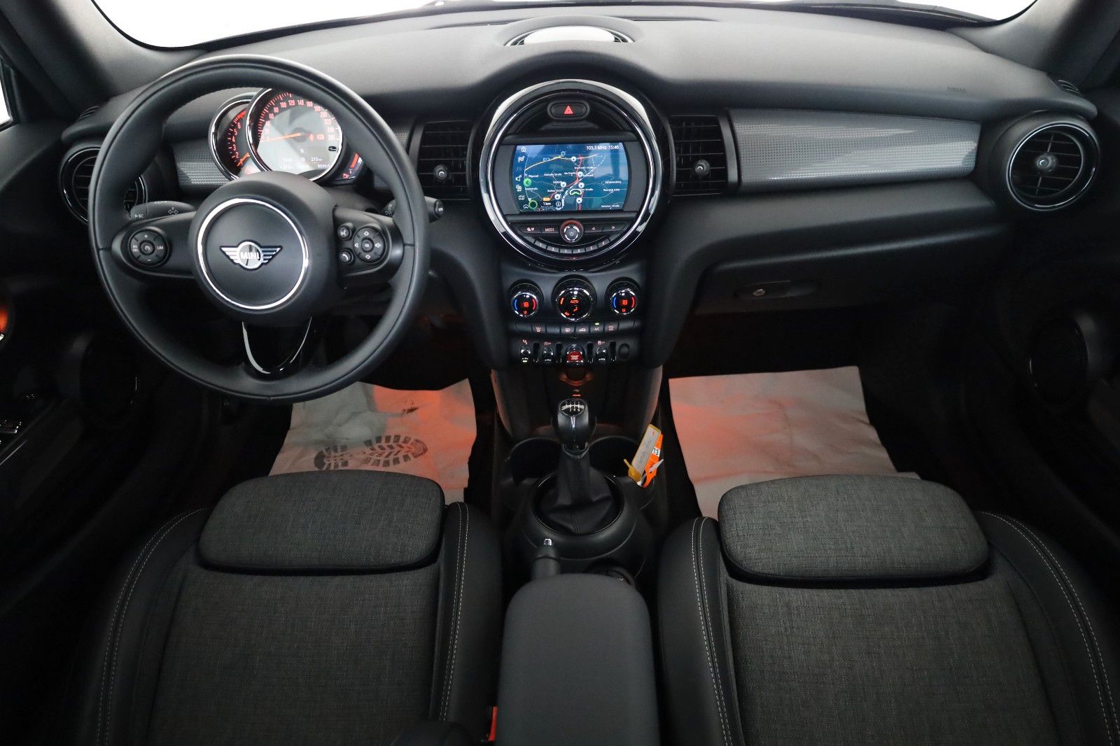 Fahrzeugabbildung MINI COOPER Cabrio Pepper, T.Leder,Navi,PDC vo+hi,LED