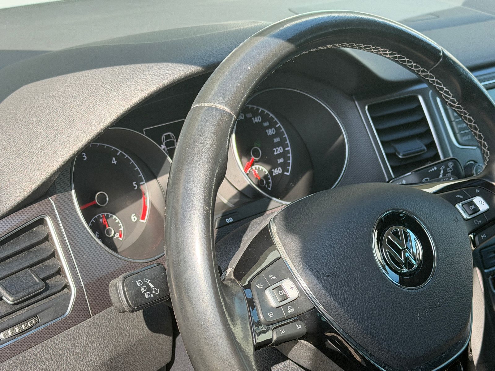 Fahrzeugabbildung Volkswagen Golf Sportsvan VII Lounge /AUTOMATIK/ACC/SHZ/