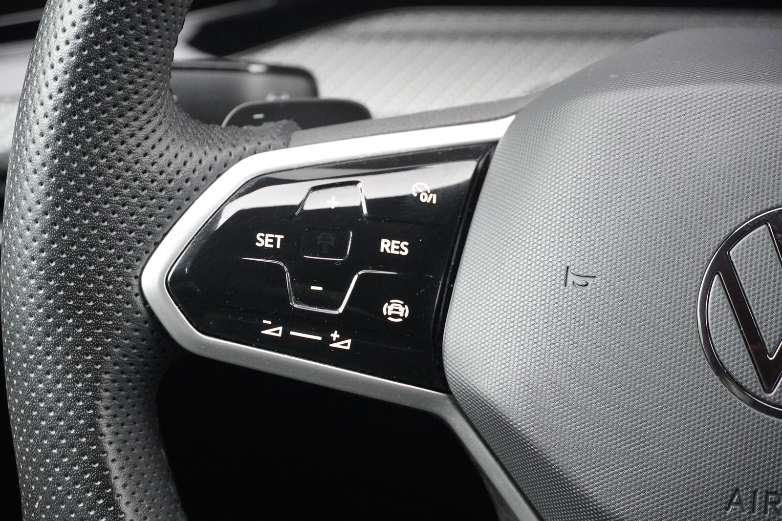 Volkswagen Golf VIII 1.5 eTSI DSG R-Line LED Kamera, миниатюра 14