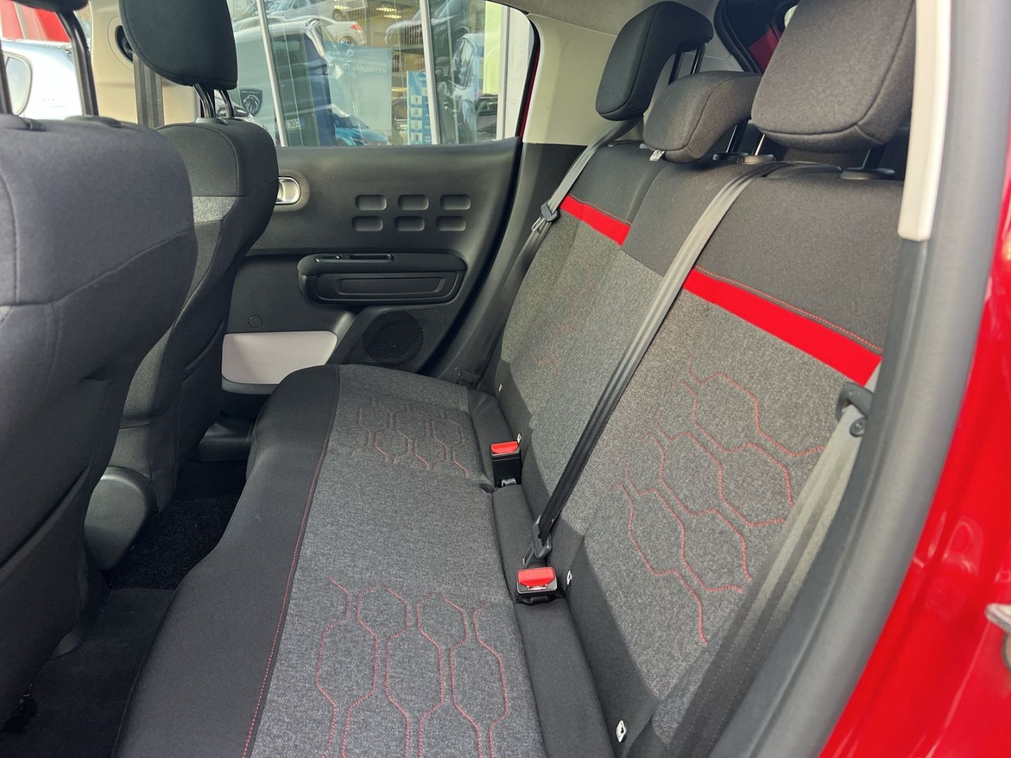 Fahrzeugabbildung Citroën C3 PT 110 S&S EAT6 Shine Pano. Navi LED CarPlay