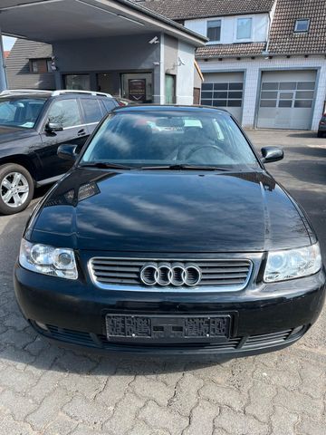 Audi A3 1.6 Attraction 102 PS Klima Tuv 09/2026