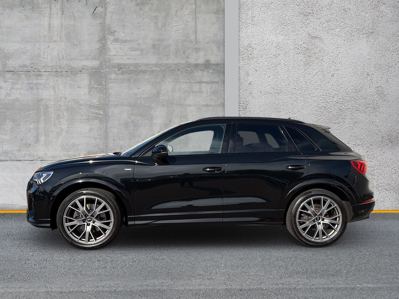 Audi Q3 45 TFSI qu 2x S line LED SONOS STANDHZG KAMER imagem 2
