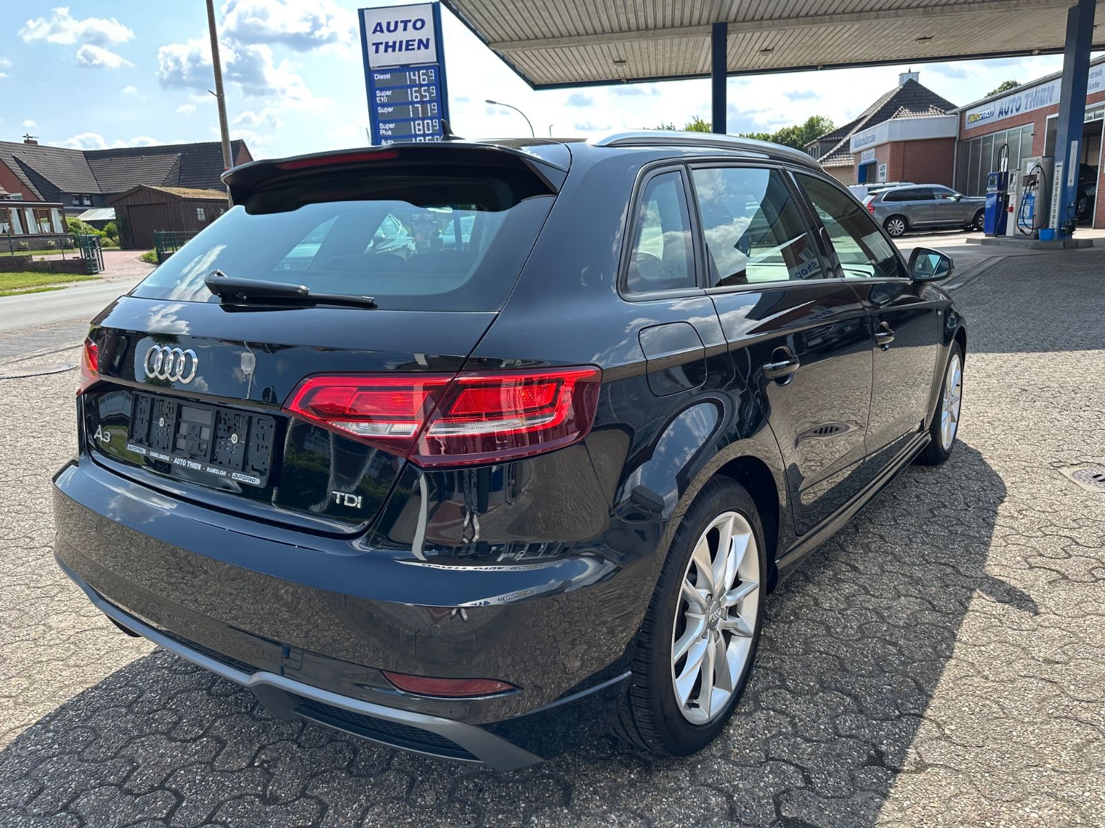 Fahrzeugabbildung Audi A3 2.0 TDI Sportback S line S tronic Navi/BiXeno