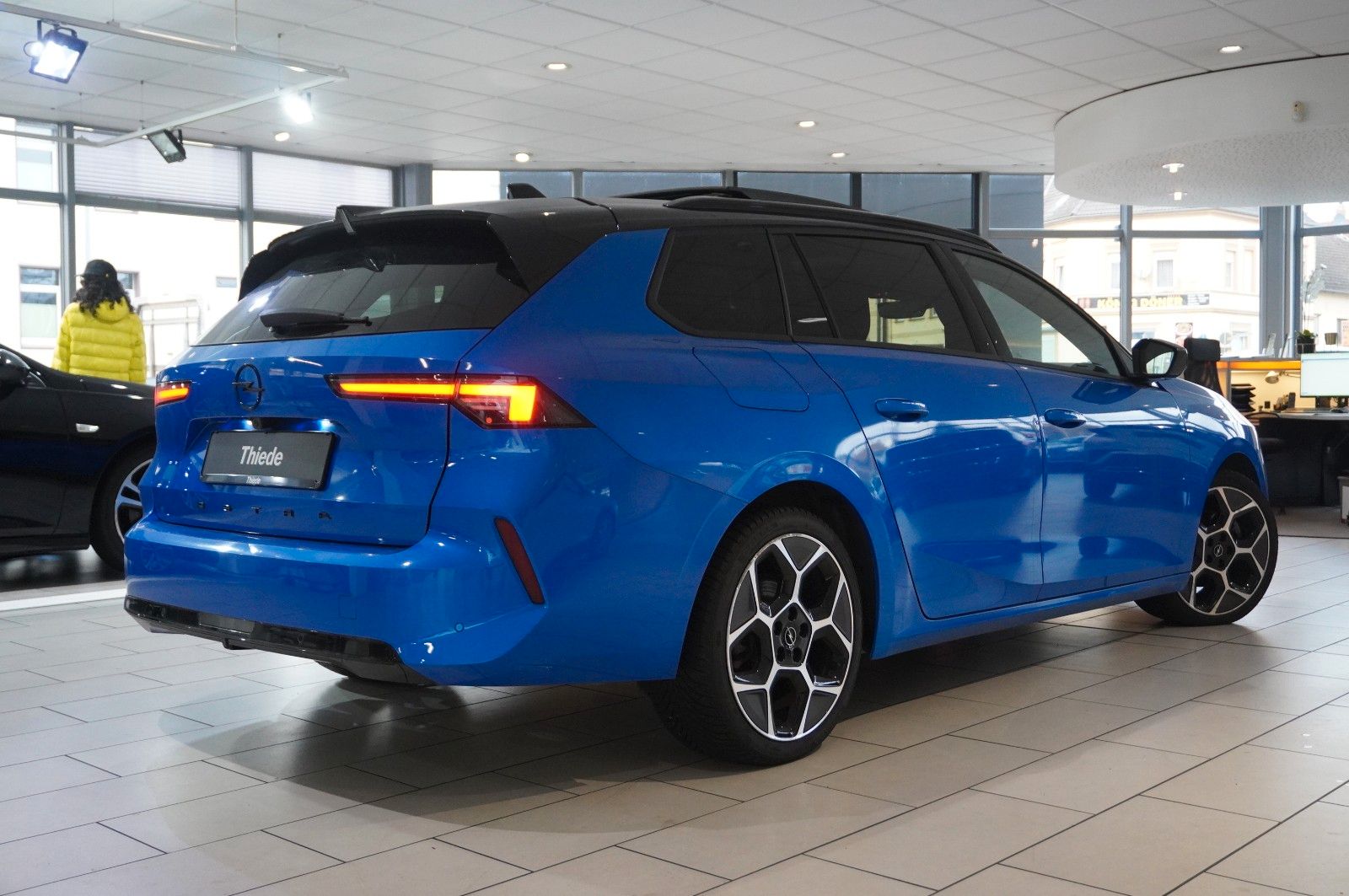 Fahrzeugabbildung Opel Astra ST 1.2T ULTIMATE NAVI/LED/PANO./SPORT/DAB+