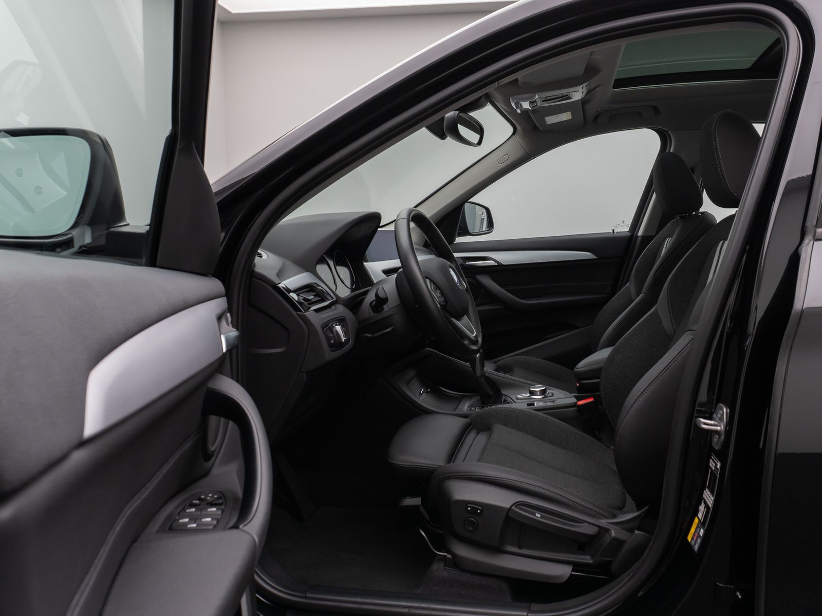Fahrzeugabbildung BMW X1 xD25e Panorama DAB Navi Parkassistent Sport