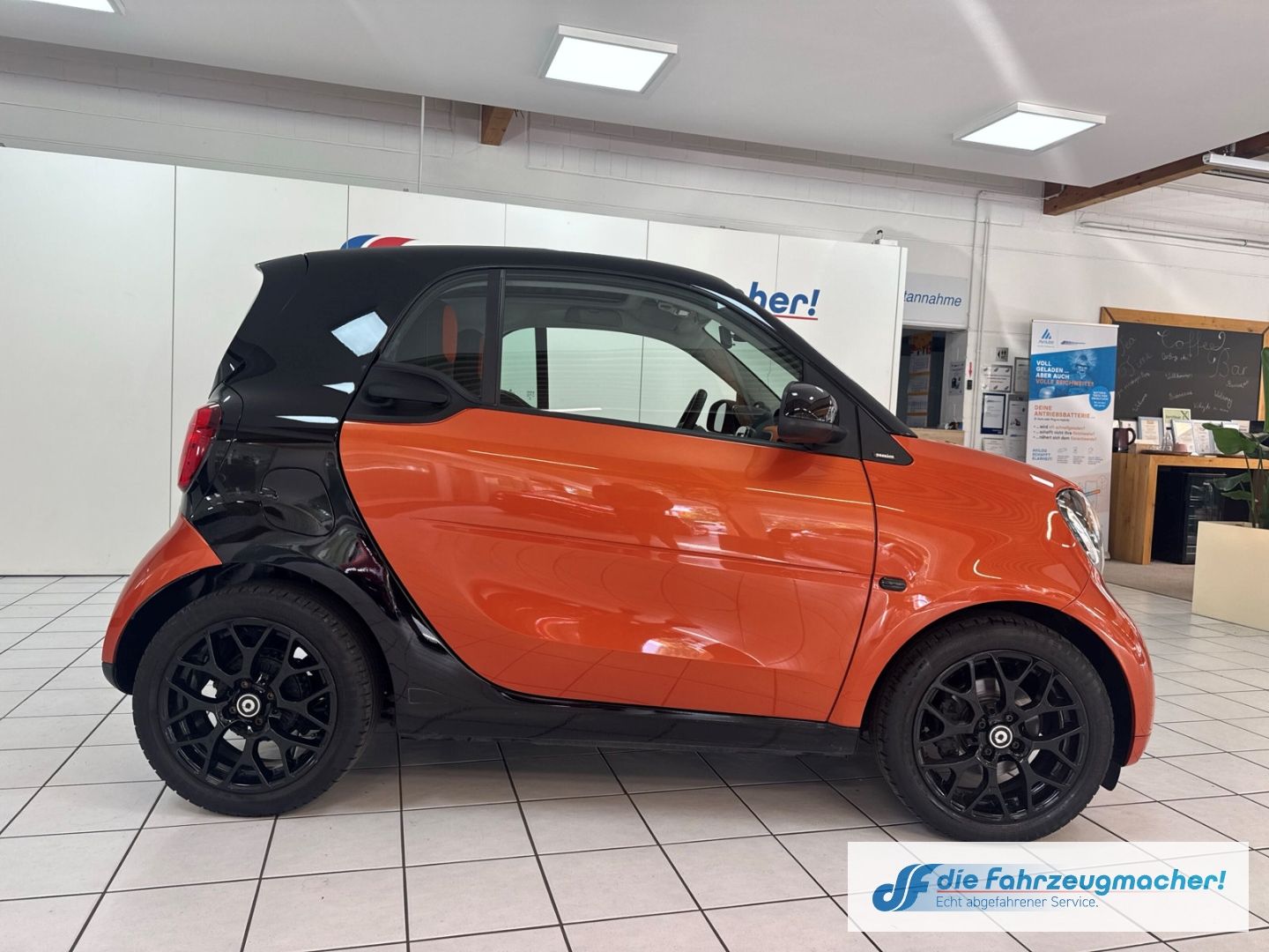 Fahrzeugabbildung Smart fortwo coupe Basis 52 kW Panorama Navi Klimaauto
