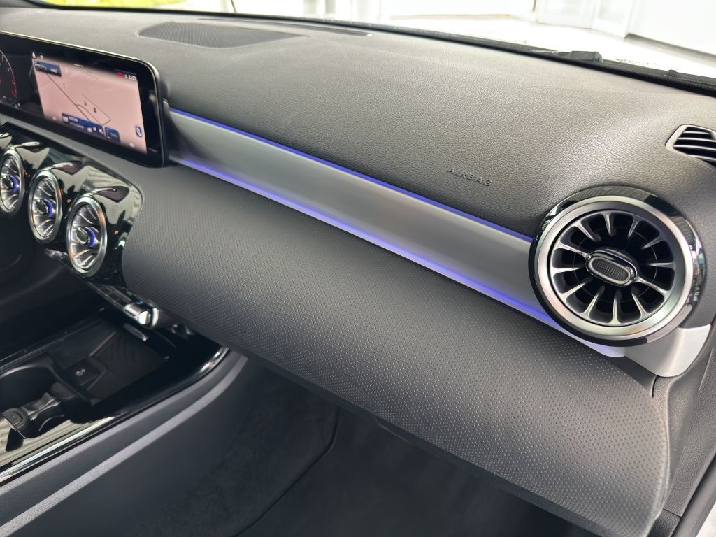 Fahrzeugabbildung Mercedes-Benz A 200 AMG Line AMG*Night*Navi*PDC*ParkAss*RFK
