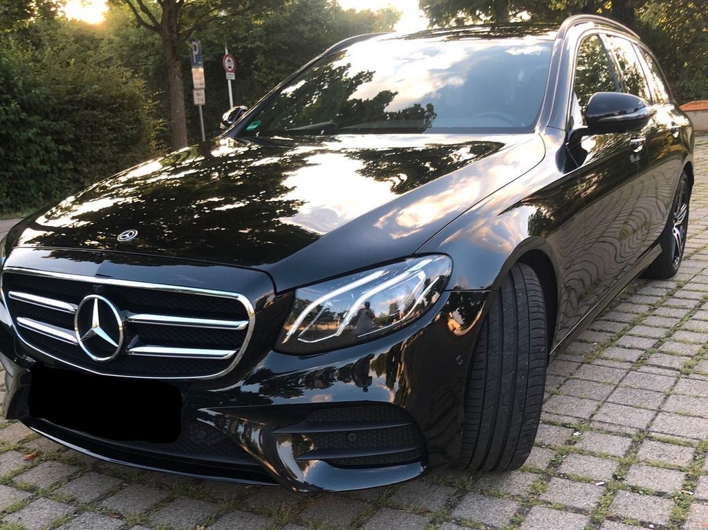Image of Mercedes-Benz E 200